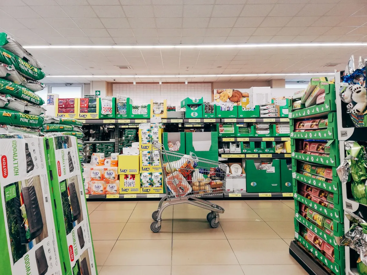 Adana’da çoklu suç şüphelisi market hırsızlığında yakalandı