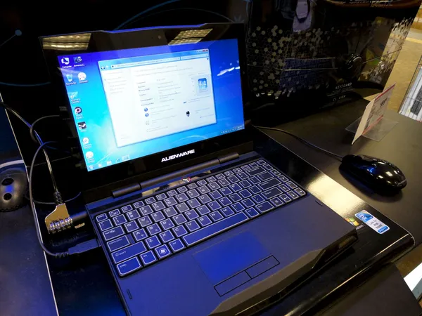 Alienware'nin Yeni Oyuncanavarı 16X Aurora: Masada Güç, Yolda Ağırlık