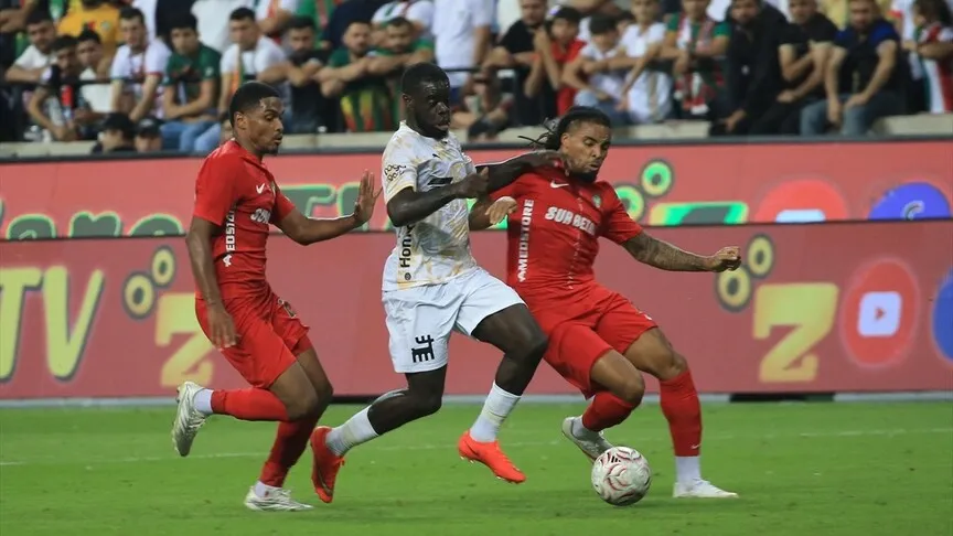 Amed Sportif Faaliyetler, İstanbul Başakşehir'i 5-0 Yenerek Farkı Ordan Gördü