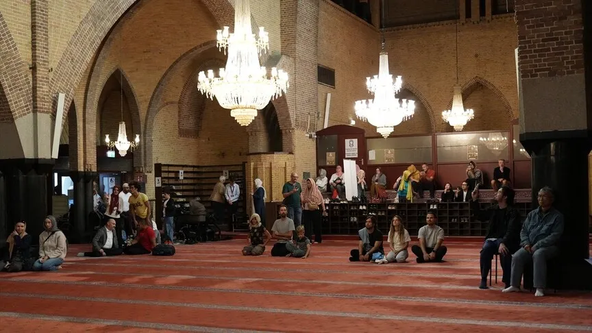Amsterdam'daki Fatih Camisi Açık Anıtlar Günü'nde Yüzlerce Ziyaretçiyi Ağırladı
