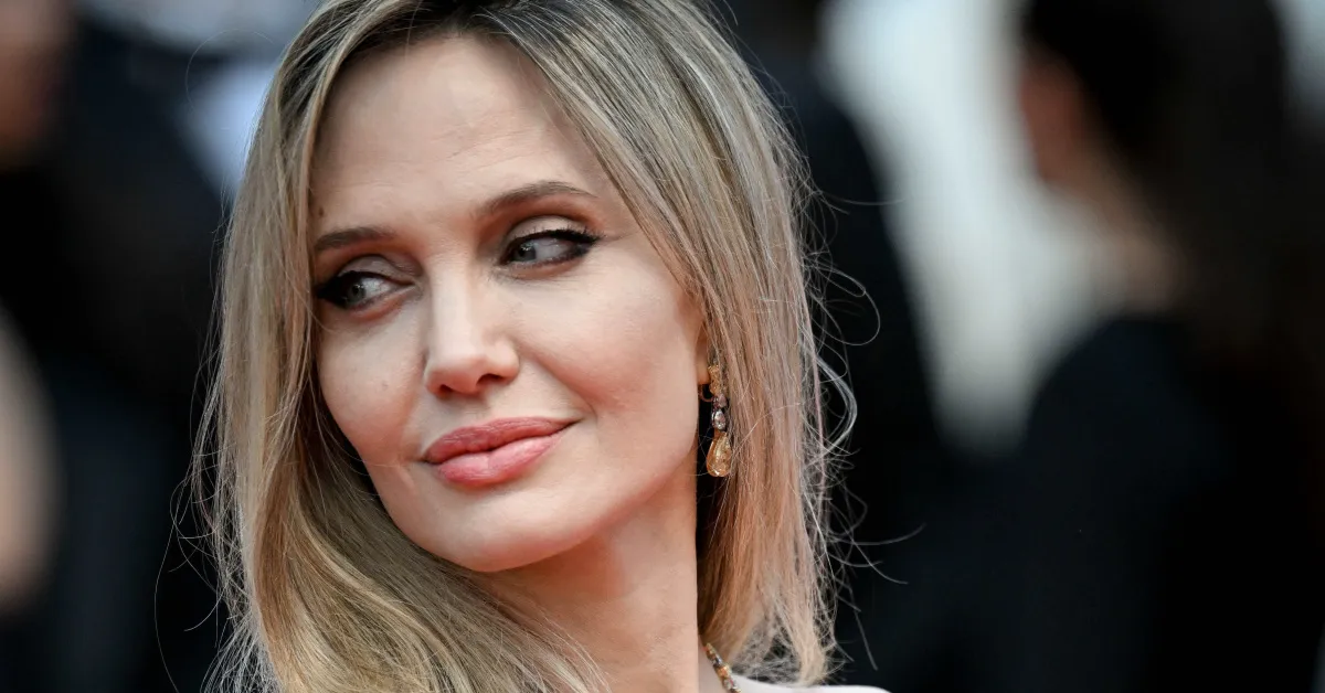 Angelina Jolie'den Ukrayna'da yeraltı sınıflarına ziyaret