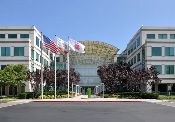 Apple'da Yönetim Devri: Cook'tan Ternus'a Sessiz Geçiş