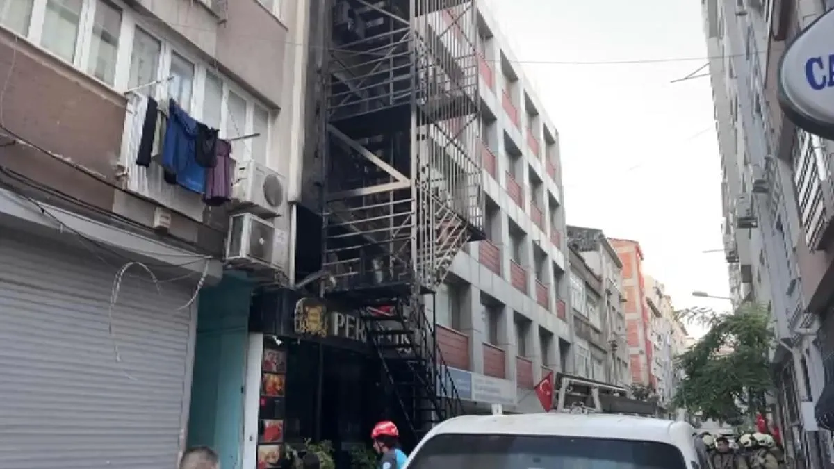 Bakırköy'de Otelde Yangın: Misafirler Tahliye Edildi