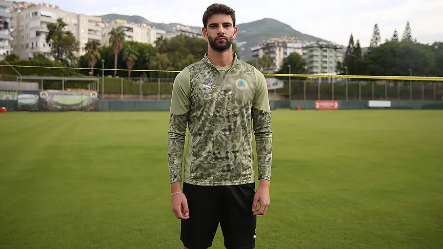 Beşiktaş'ın yeni stoperi milli forma hayalini besliyor