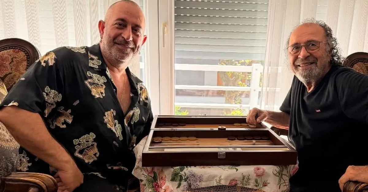Cem Yılmaz, Babasıyla Tavla Keyfi Yaptı