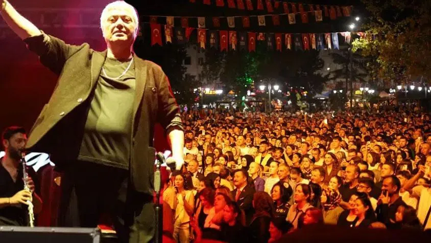 Cengiz Kurtoğlu'ndan Yenişehir'de unutulmaz gece