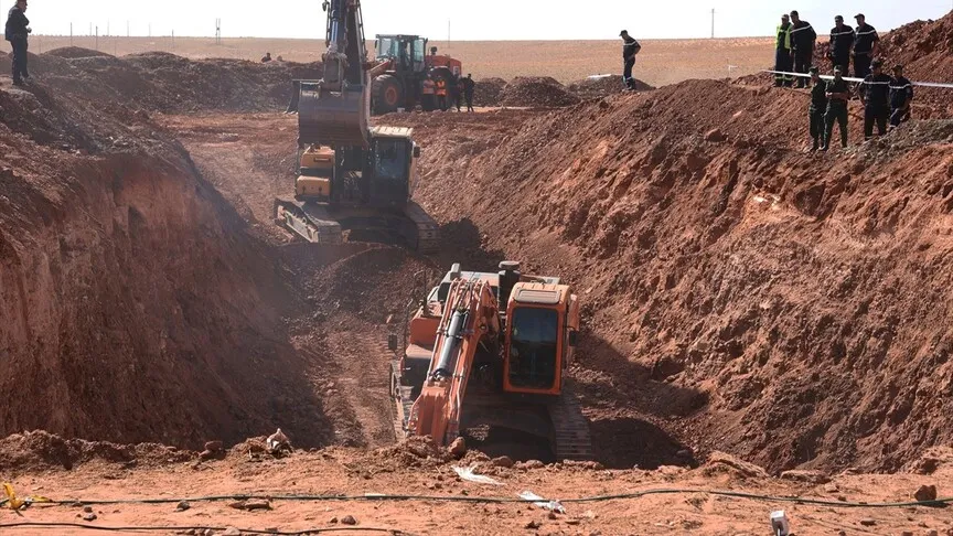 Cezayir'de kuyuya düşen çocuk için kurtarma operasyonu 4. gününde