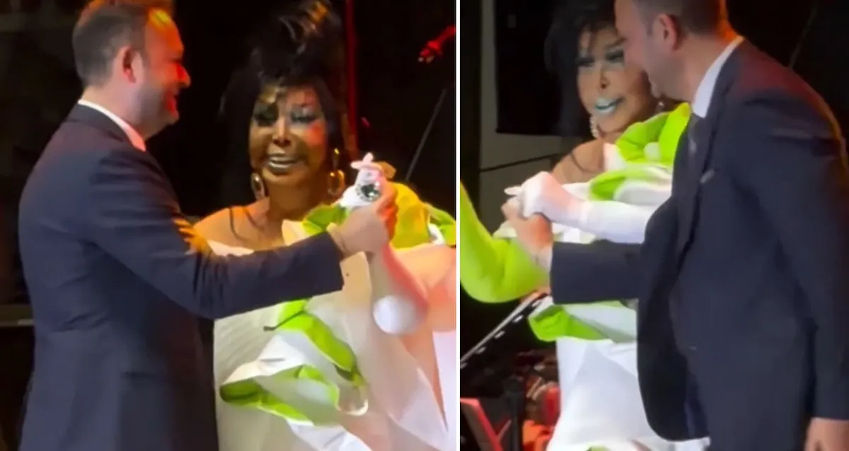 Çivril festivalinde Bülent Ersoy ile Belediye Başkanı sahnede dans etti