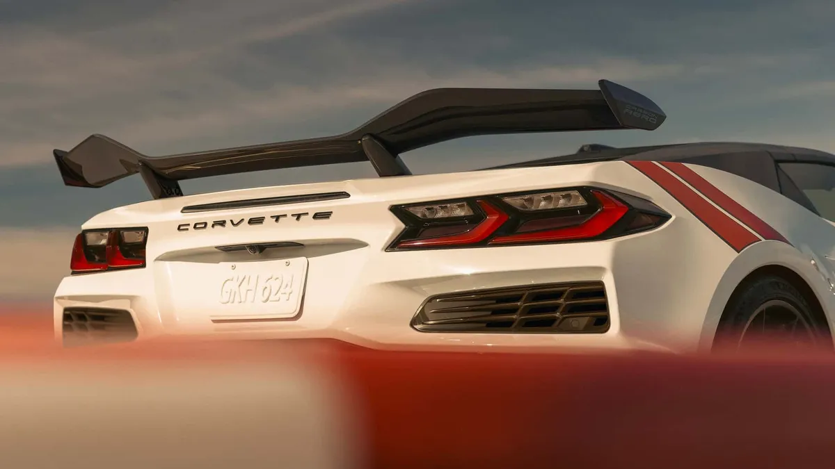Corvette Grand Sport'un Yeni Favorisi: Amiral Mavisi