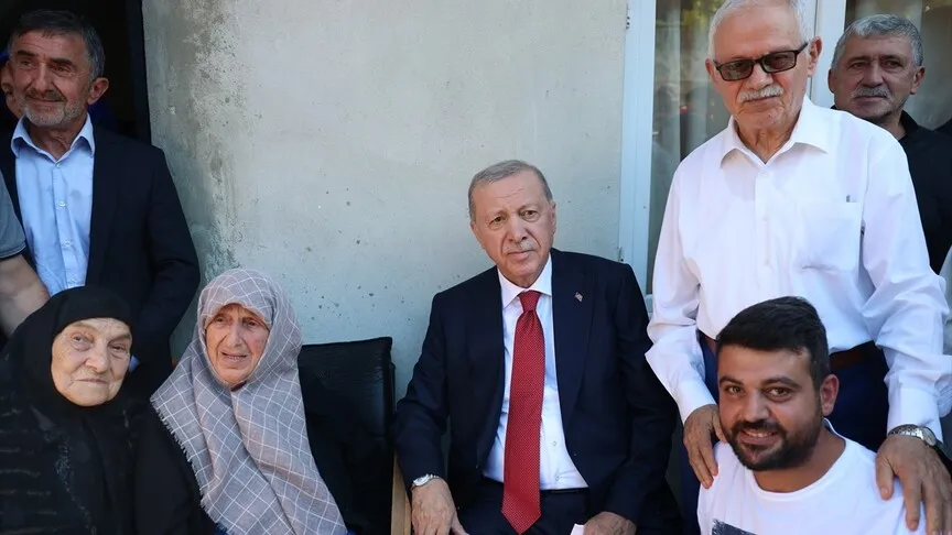 Cumhurbaşkanı Erdoğan'dan Güneysu'da komşu ziyareti