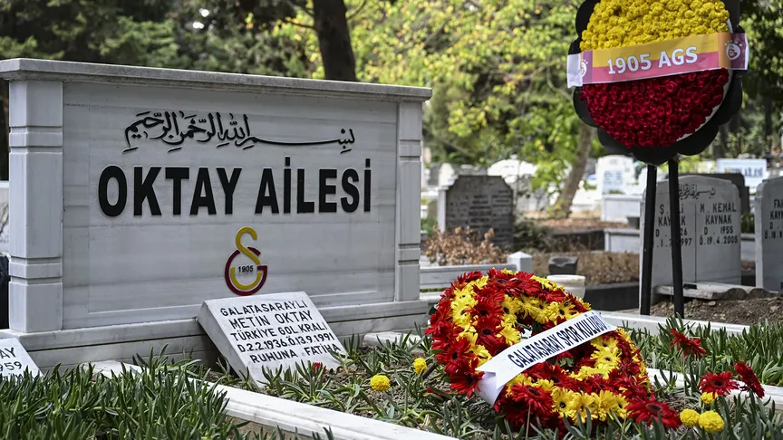 Dursun Özbek'ten Efsane Metin Oktay'a Mezarı Başında Vefa