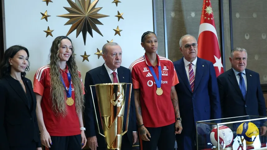 Erdoğan'dan Milli Voleybolculara Tebrik