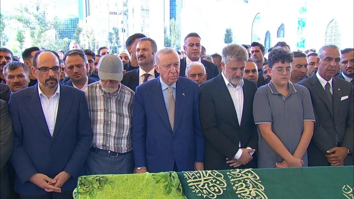 Erdoğan, Önen ailesinin kızı Zehra'nın cenaze namazında
