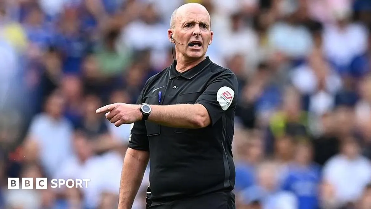 Eski Hakem Mike Dean'in '25 Dakika Düdük Çalmama' İddiası Verilerle Sorgulandı