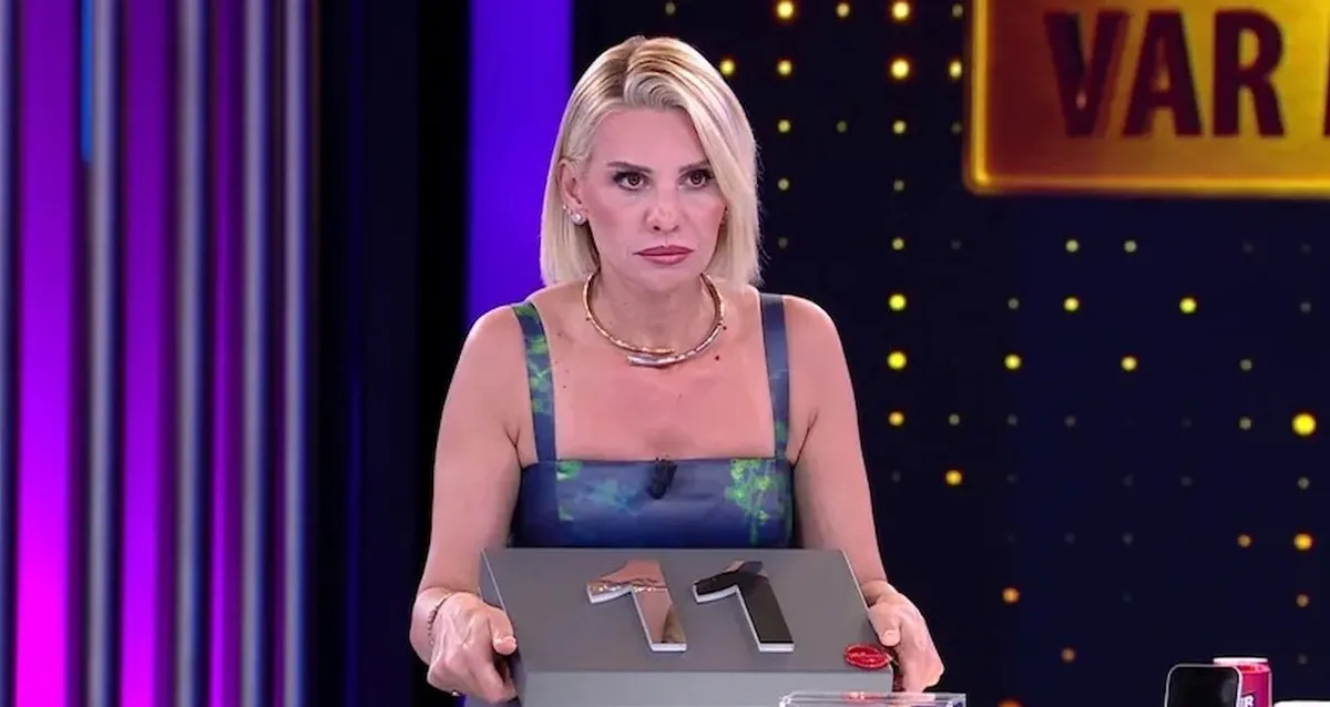 Esra Erol'un programı yayından kaldırıldı