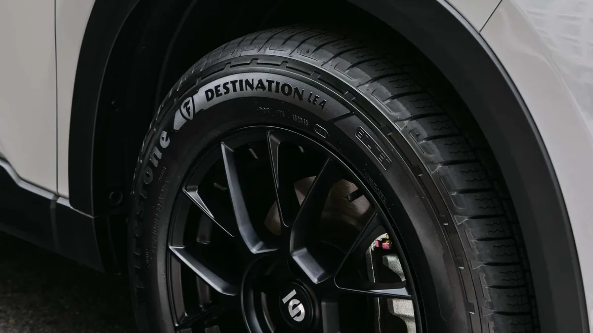 Firestone SUV Araçlar İçin Daha Uzun Ömürlü ve Sertifikalı Yeni Lastiğini Tanıttı