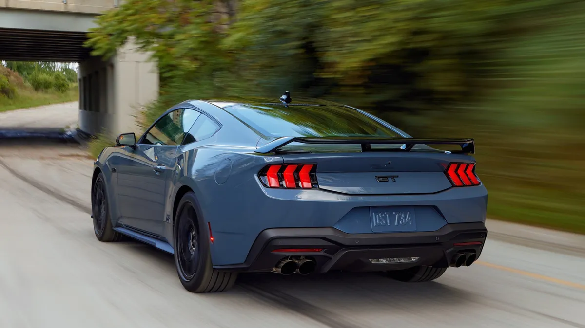 Ford Mustang GT'nin Gücünü Geride Bırakan Dört Aile Aracı