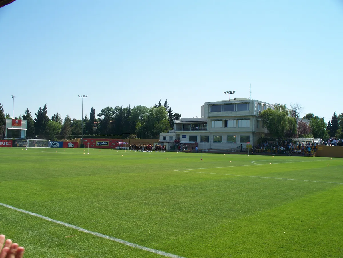 Galatasaray'ın yeni yüzü Deniz Gül takımla çalışmalara başladı