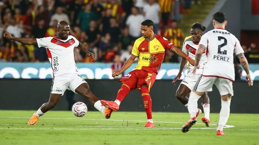 Gaziantep FK, İzmir'de Göztepe'yi Farklı Yendi