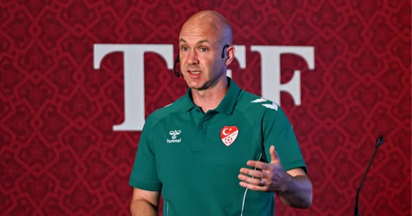 Hakem Direktörü Taylor'dan Süper Lig'in kritik pozisyonları için kapsamlı değerlendirme