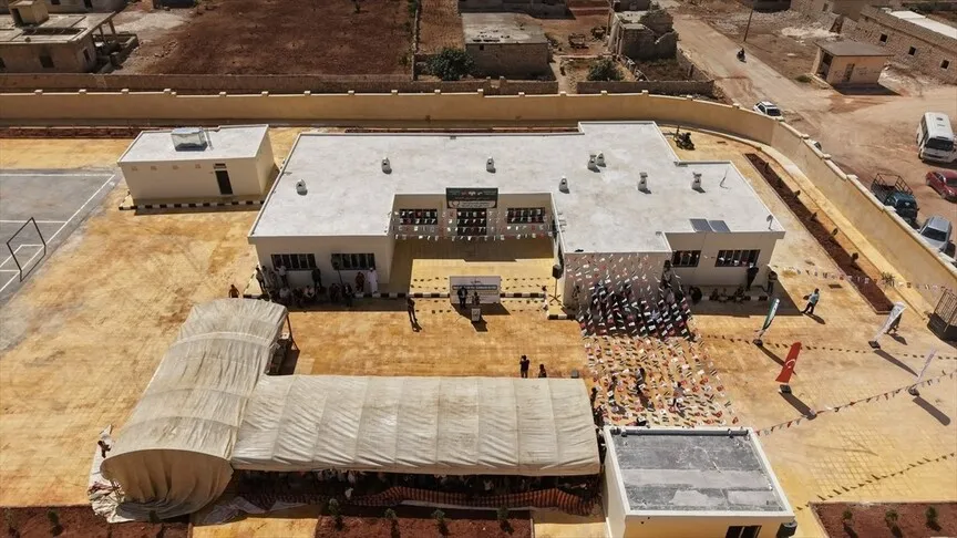 Halep'te savaş bölgesindeki çocuklar için yeni okul açıldı