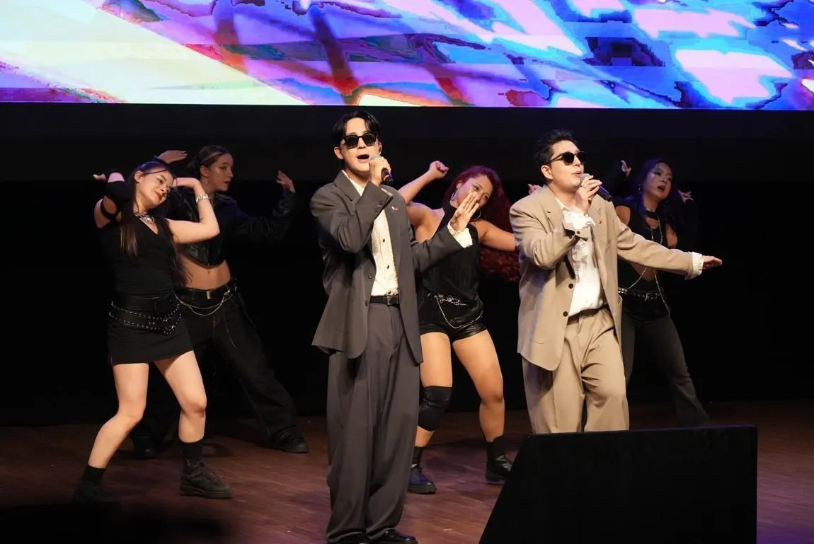 HoonDoo'dan Çanakkale'de müzikle köprü kuran Türkçe performans