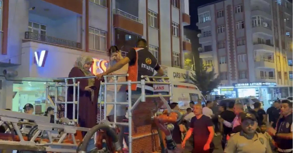 Iğdır’da apartman yangını: 18 kişi dumandan etkilendi