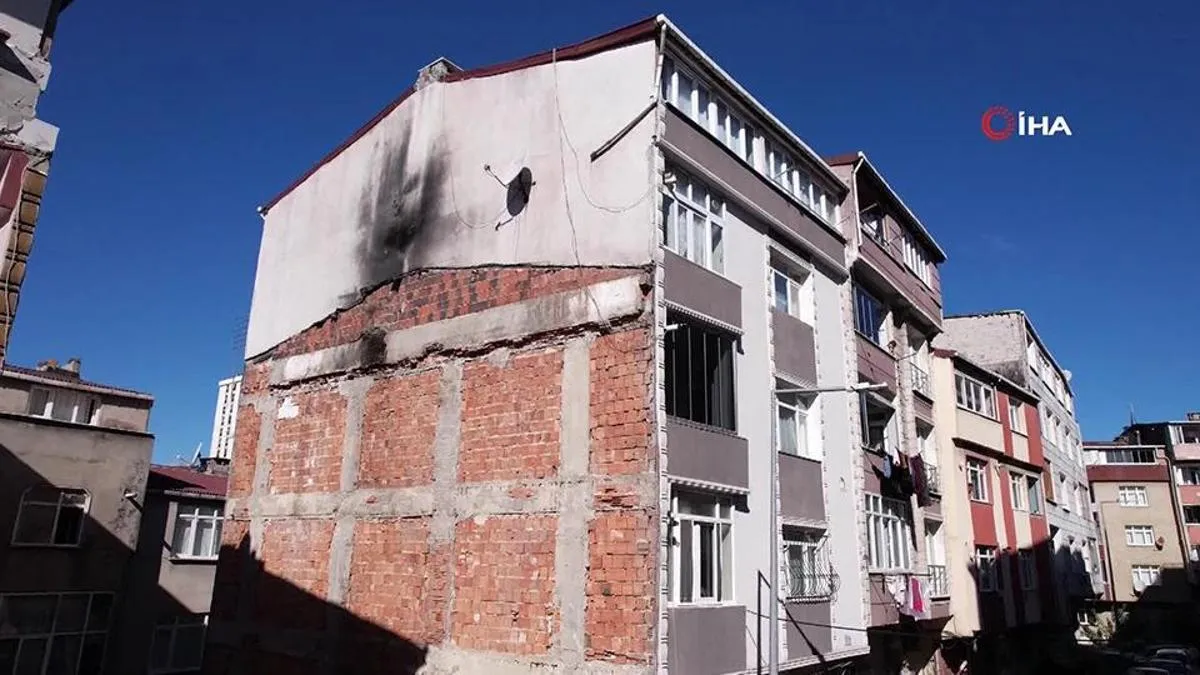 İnşaat kazısı komşu binayı tehdit etti: Sultangazi'de acil tahliye