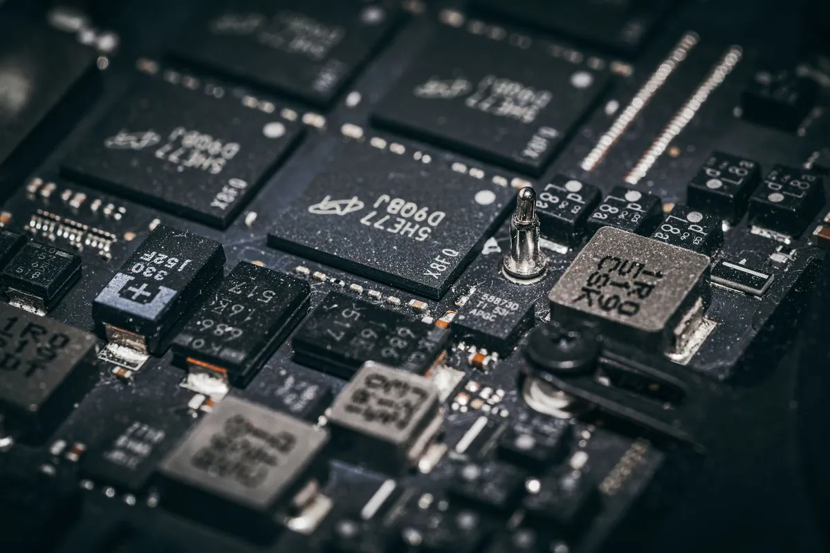 Intel, 14A Üretim Sürecinde 2012'den Bu Yana En Hızlı İlerlemeyi Kaydediyor