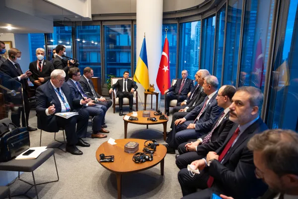İpsala'daki festivalde Hakan Altun'a çeyiz sandığı hediye edildi