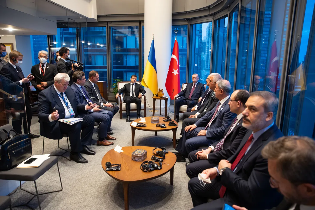 İpsala'daki festivalde Hakan Altun'a çeyiz sandığı hediye edildi