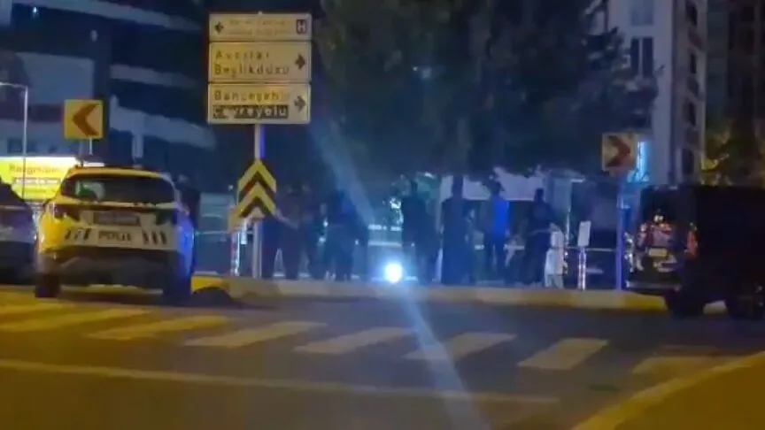 İstanbul'da polis memuru trafik denetiminde uğradığı silahlı saldırı sonucu şehit oldu