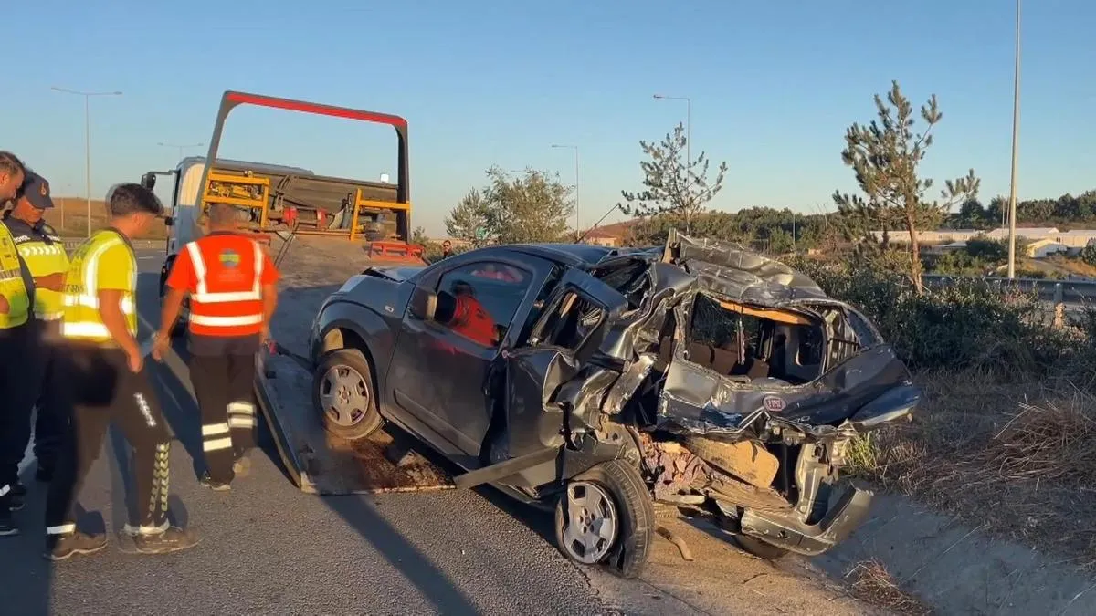Kuzey Marmara Otoyolu'nda TIR-Hafif Ticari Araç Çarpışması: 6 Kişi Yaralandı