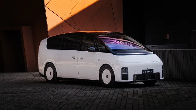 Li Auto, Yeni Nesil Mega Modelini 75.000 Dolar Fiyatla Tanıttı