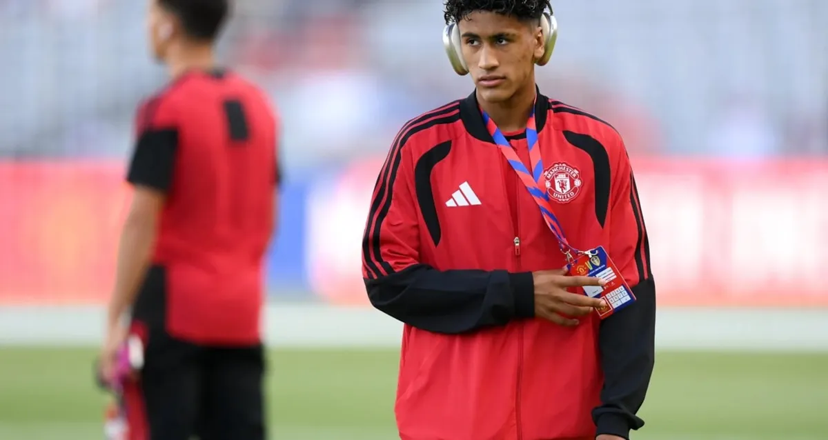 Manchester United'ı Karıştıran 15 Yaşındaki Yıldız, Dev Kulüpleri Birbirine Düşürdü