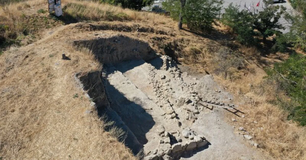 Maydos'ta 4200 Yıllık Tarihî Keşif: Troya ile Aynı Boyutta Savunma Duvarı Ortaya Çıktı