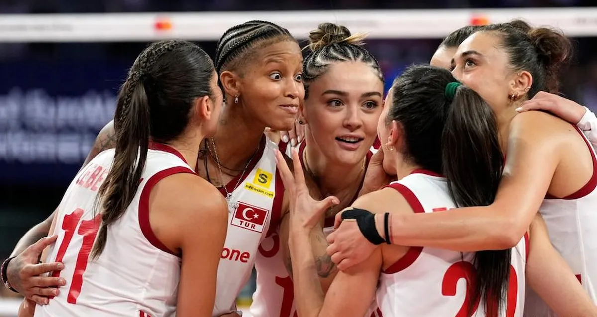 Milli Yıldız Derya Cebecioğlu ve Bulgar Smaçörün Yakınlığı Gündemde