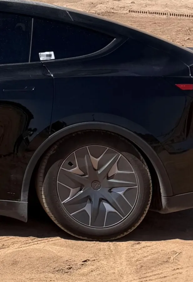 Model Y L'de Süspansiyon Şikayetleri ve Kılavuzdaki Gizli Değişiklikler