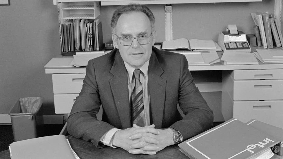 Moore Kanunu'nun 50 Yılı: Bilgisayar Hızlanmasının Arkasındaki Kehanet ve Son Dönemdeki Fren