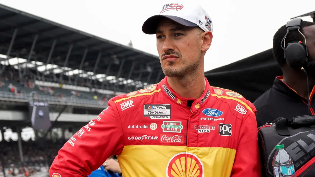 NASCAR'da Logano, Zafere Çok Yaklaştı Ama Yetinemedi