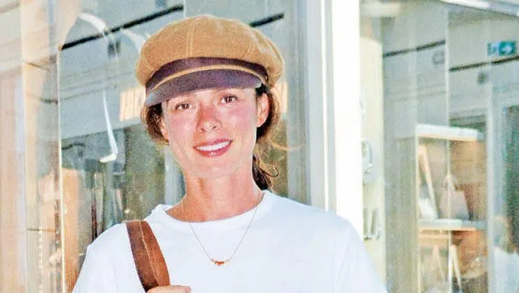 Özge Özpirinçci'den Alışverişte Ferah Bir Görünüm