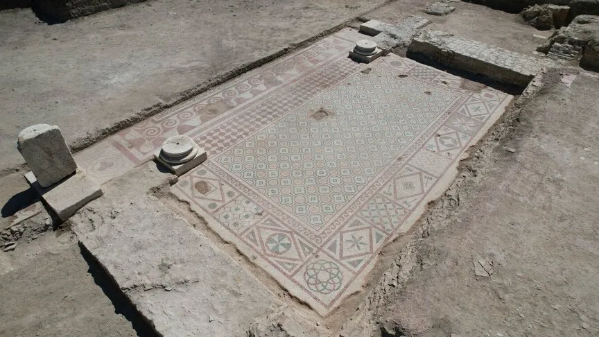 Pompeiopolis'te Roma Dönemine Ait Mozaikler ve Heykel Başı Bulundu