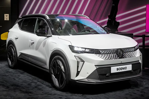 Renault Scenic E-Tech: Daha Uzun Menzil ve Akıllı Teknolojilerle Yenilendi