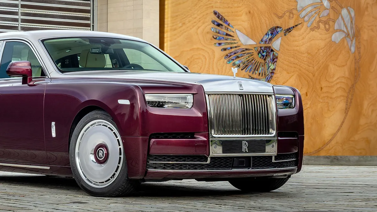 Rolls-Royce, Phantom'da İlk Kez Abalon Kabuğu Sanatını Kullanıyor