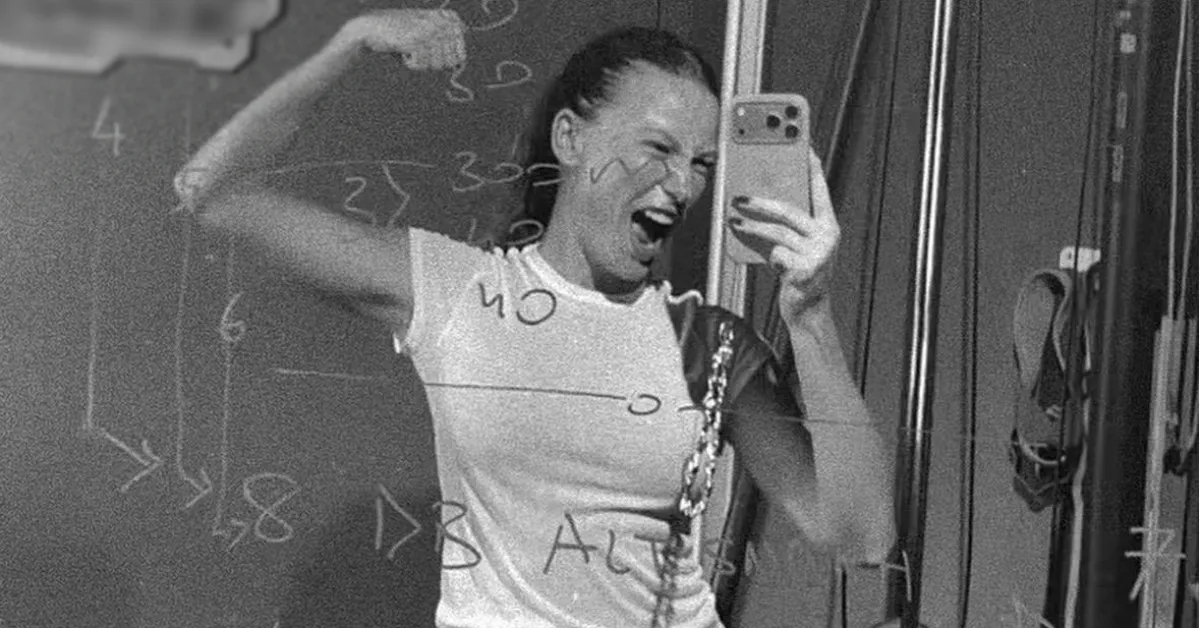 Serenay Sarıkaya'dan Spor Sonrası Fit Görüntüler