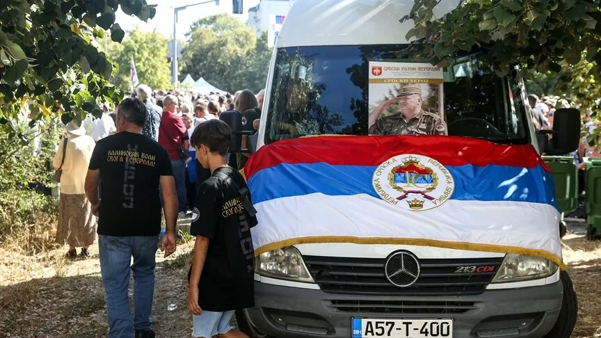 Srebrenitsa katliamı zanlısı Mladic Belgrad'da toprağa verildi