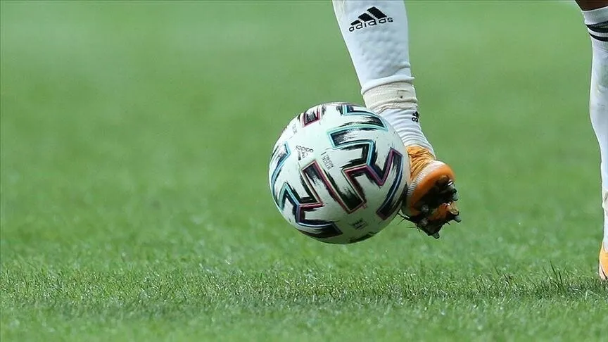 Süper Lig'de 6. Haftanın Perdesi Açılıyor: Pazarın Yıldızı Fenerbahçe, Haftanın Zirvesi Derbi