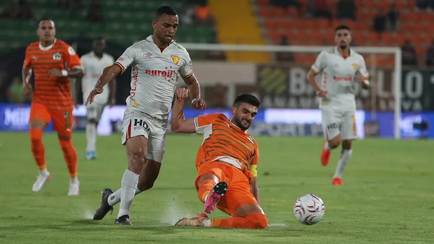 Süper Lig'de Alanyaspor-Göztepe Maçı 2-2 Berabere Tamamlandı