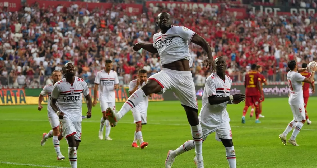 Süper Lig'in golcüsü Olympiakos'a imza attı: Samsunspor 9 milyon euro kazanıyor