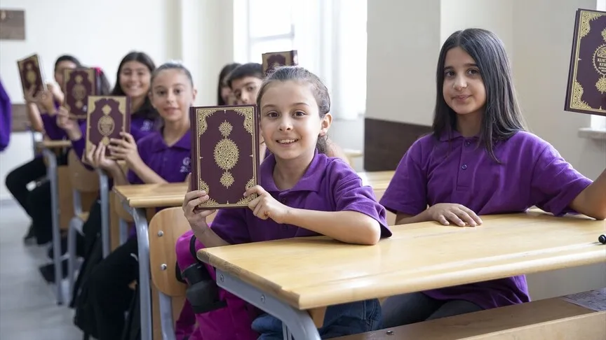 TDV, Seçmeli Ders Alan Öğrencilere Yeni Dönemde de Kur'an Hediye Edecek